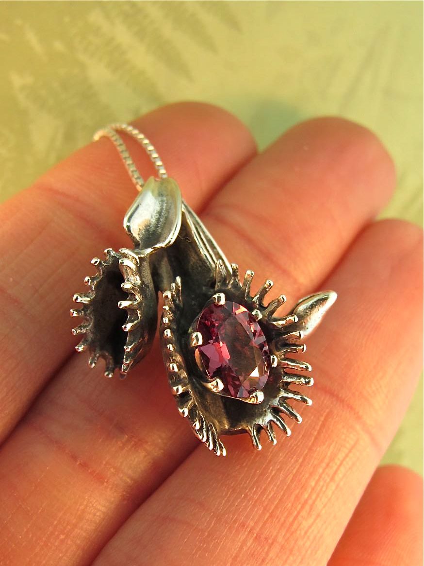Venus Flytrap Pendant with Gemstone - Silver picture