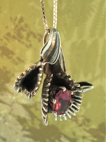 Venus Flytrap Pendant with Gemstone - Silver picture