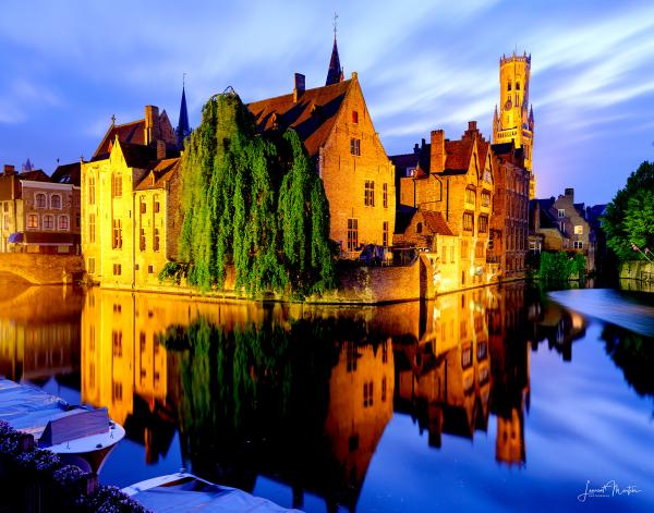 BRUGES AT NIGHT