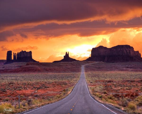 MONUMENT VALLEY SUNRISE