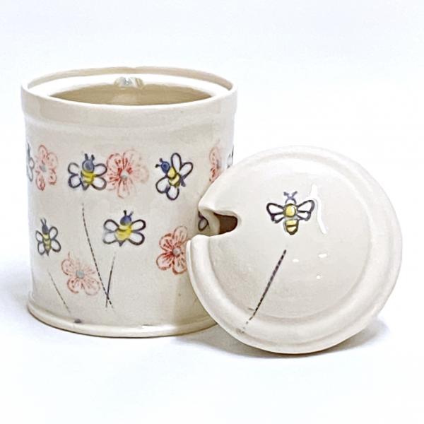 Floating red daisies Honey Pot picture