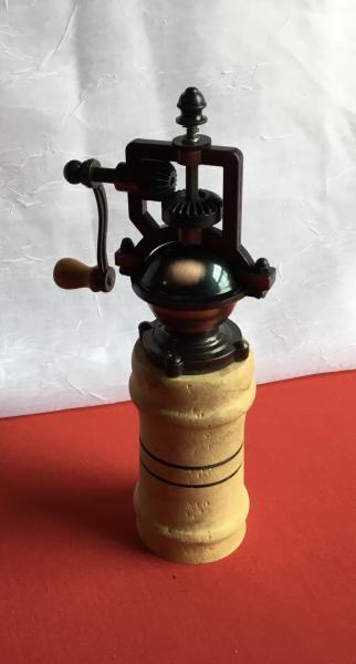 Sycamore Pepper Mill picture