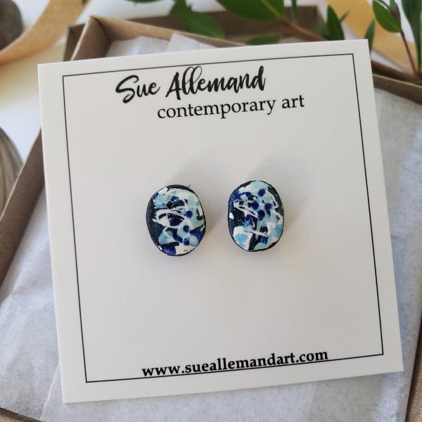 CLASSIC BLUE OVAL STUDS