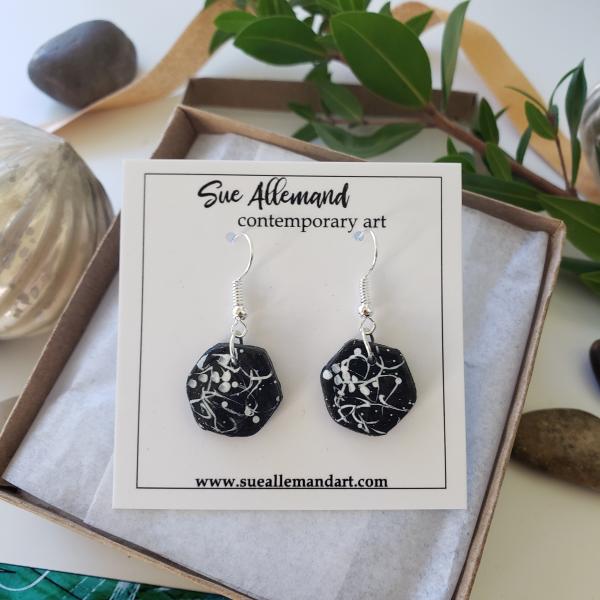 HEXAGON BLACK & WHITE DANGLES