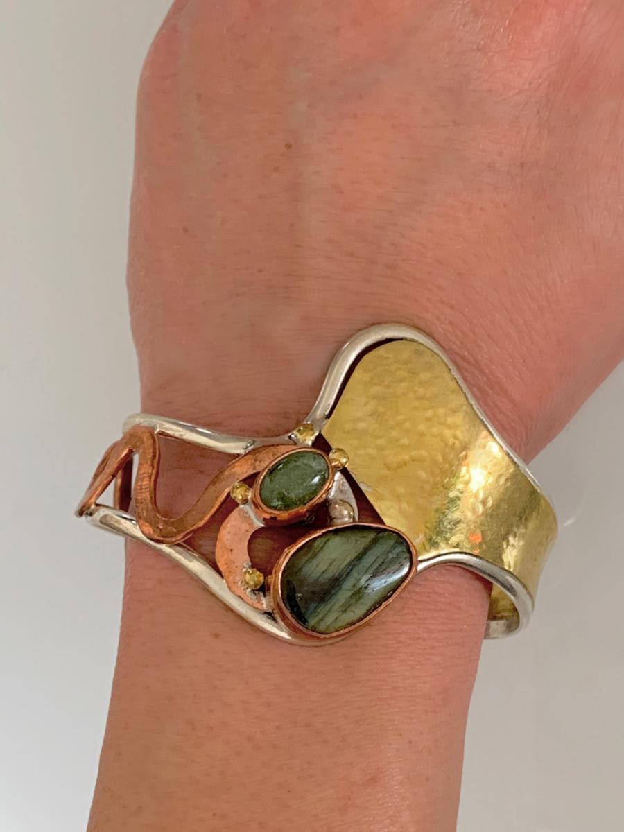 Cuff bracelet with labradorite stone picture