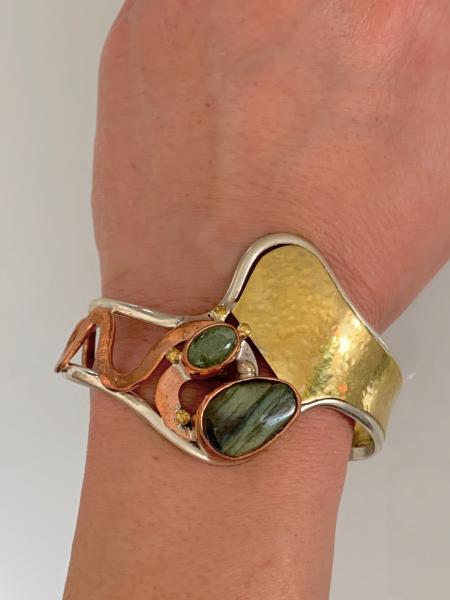 Cuff bracelet with labradorite stone picture