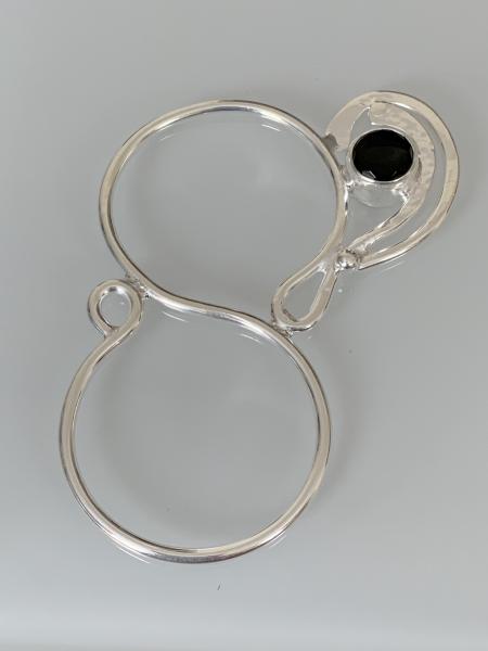 Scarf ring figure 8 silver plated with onix stone picture