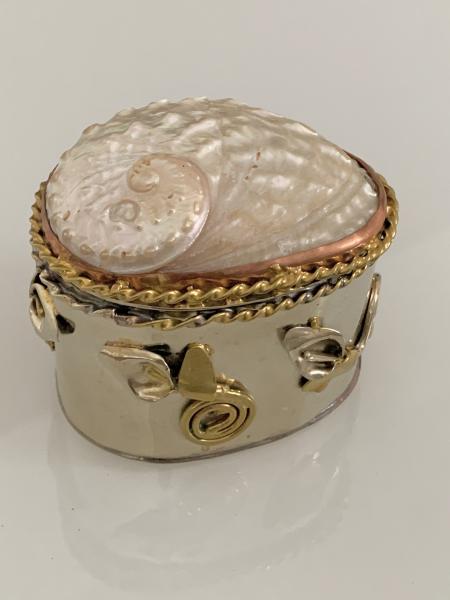 Memory box with natural shell picture