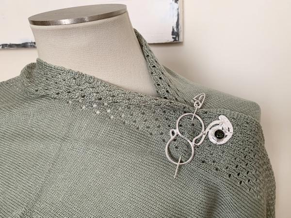 Scarf pin, silver plate with vintage olive green crystal picture