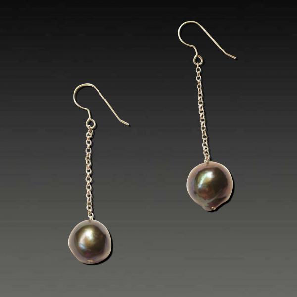 Pearl Dangling Earrings picture