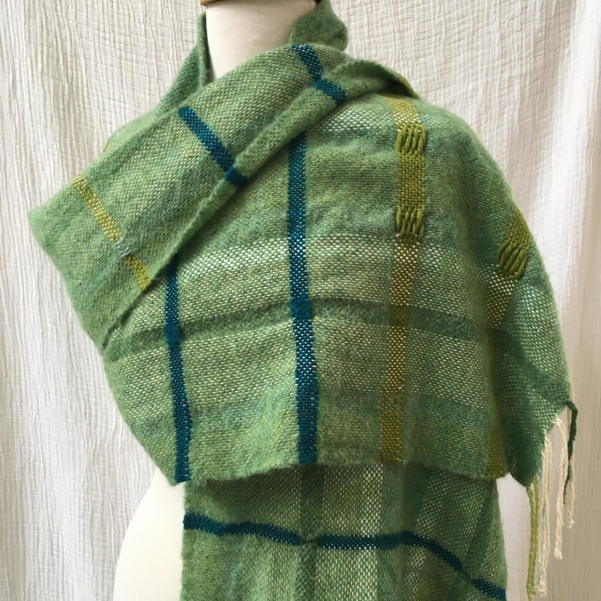 PETAL GREEN MERINO CASHMERE SHAWL picture