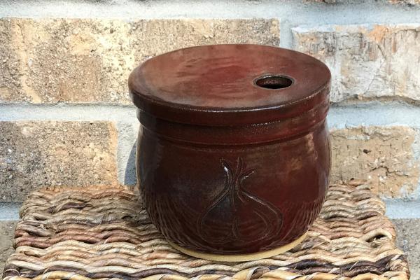 Garlic Keeper - Firebrick Red glaze picture