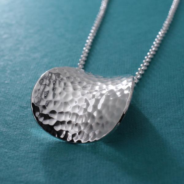 Daisy Petal Sterling Silver Pendant With Hammered Silver Finish | Adjustable Silver Chain