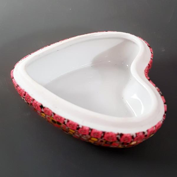 Heart container with lid picture