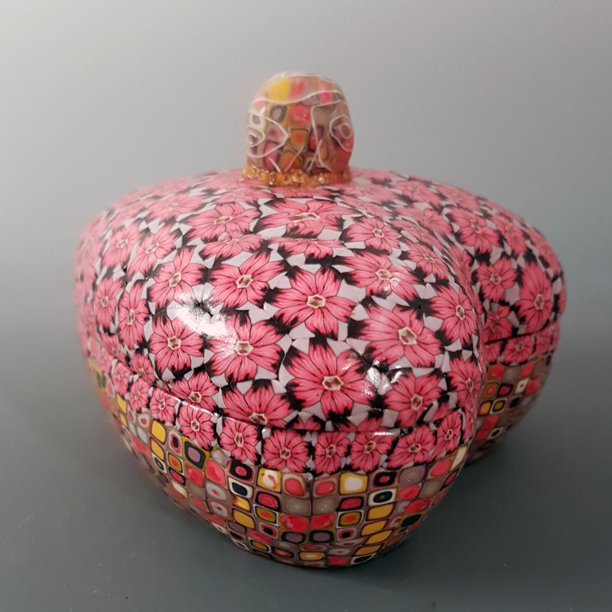 Heart container with lid picture