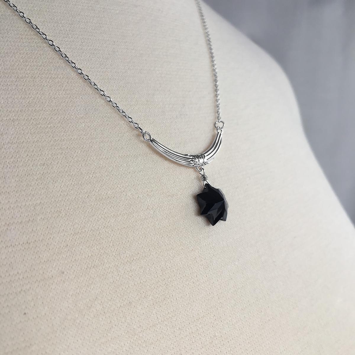 Star & Crescent Black Spinel Necklace Stripes Foliage picture