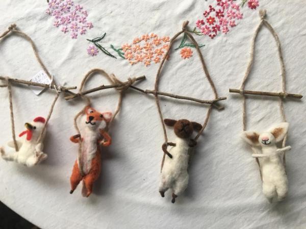 Trapeze animal ornaments