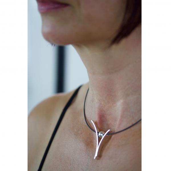 flared V pendant on neckwire picture