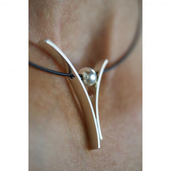 flared V pendant on neckwire picture