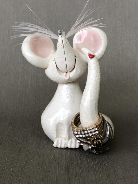 Mouse ring holder picture