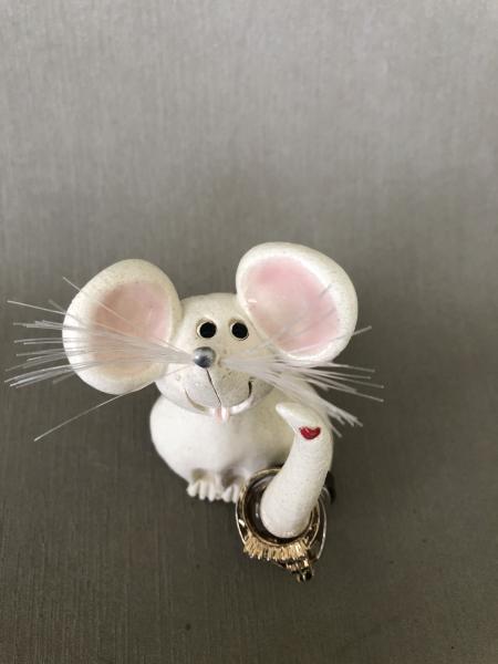Mouse ring holder picture