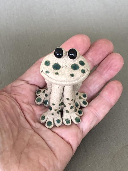 Frog figurine picture