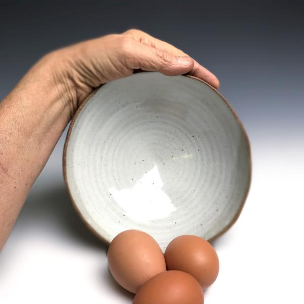 Stoneware Shell Bowls in Nutmeg White picture