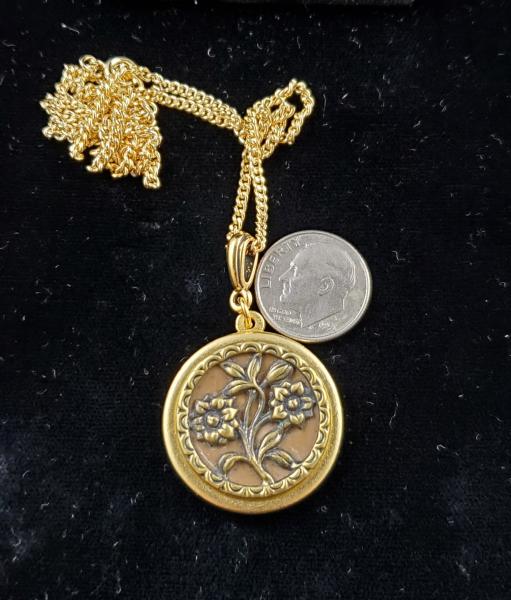 Victorian Floral Button Pendant picture