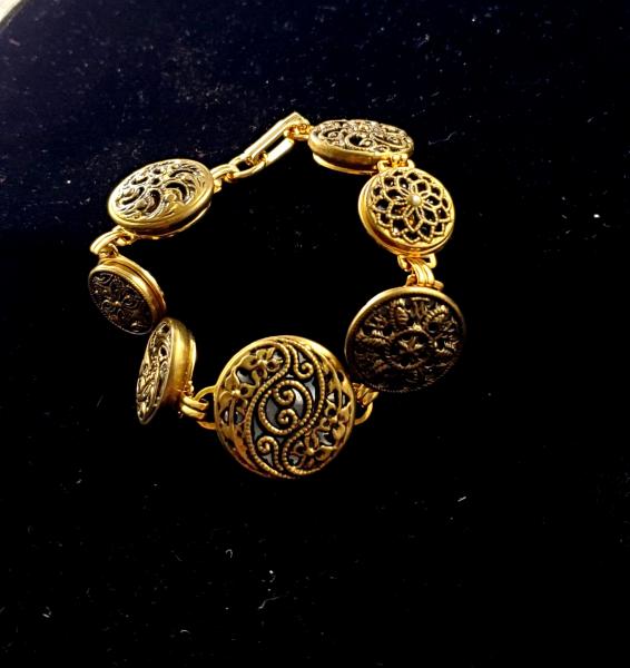 1930's Twinkle Button Bracelet picture