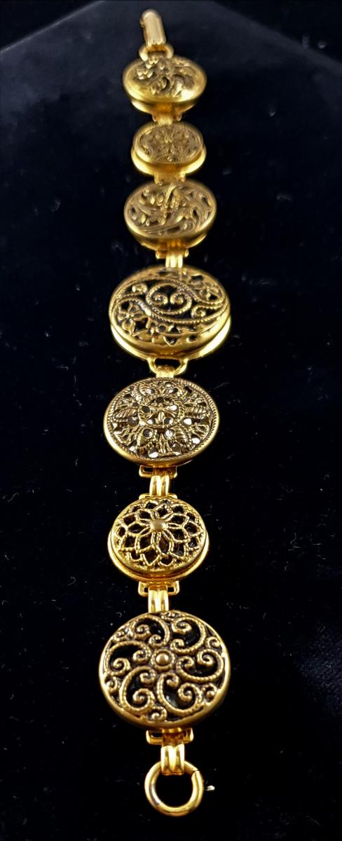 1930's Twinkle Button Bracelet picture