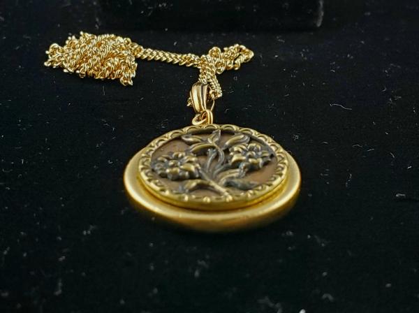 Victorian Floral Button Pendant picture