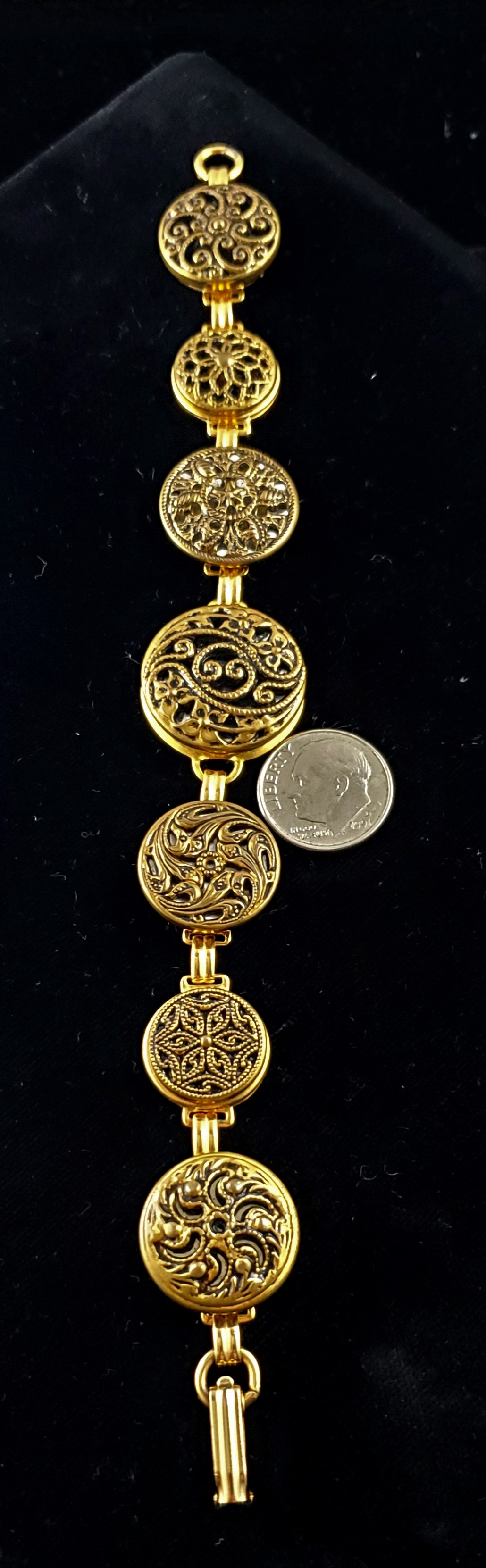 1930's Twinkle Button Bracelet picture