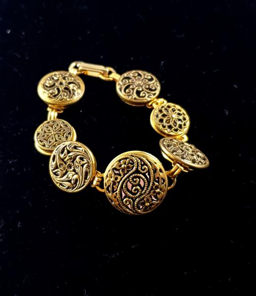 1930's Twinkle Button Bracelet picture