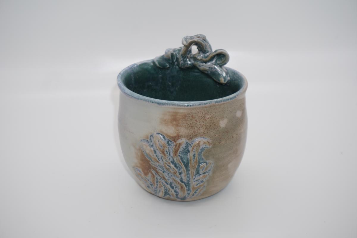 Wall pot for hanging 2 picture