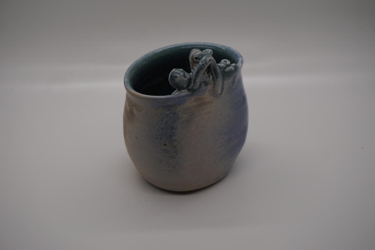 Wall pot for hanging 2 picture