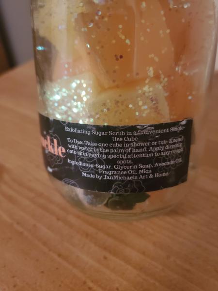 Vegan lush honeysuckle sugar scrub cube picture