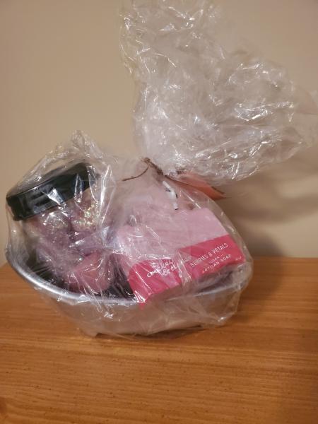 Vegan berries and petals bath gift set