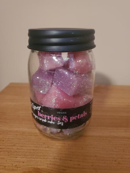 Vegan berries and petals sugar scrub cube picture