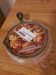 Cinnamon bun skillet candle