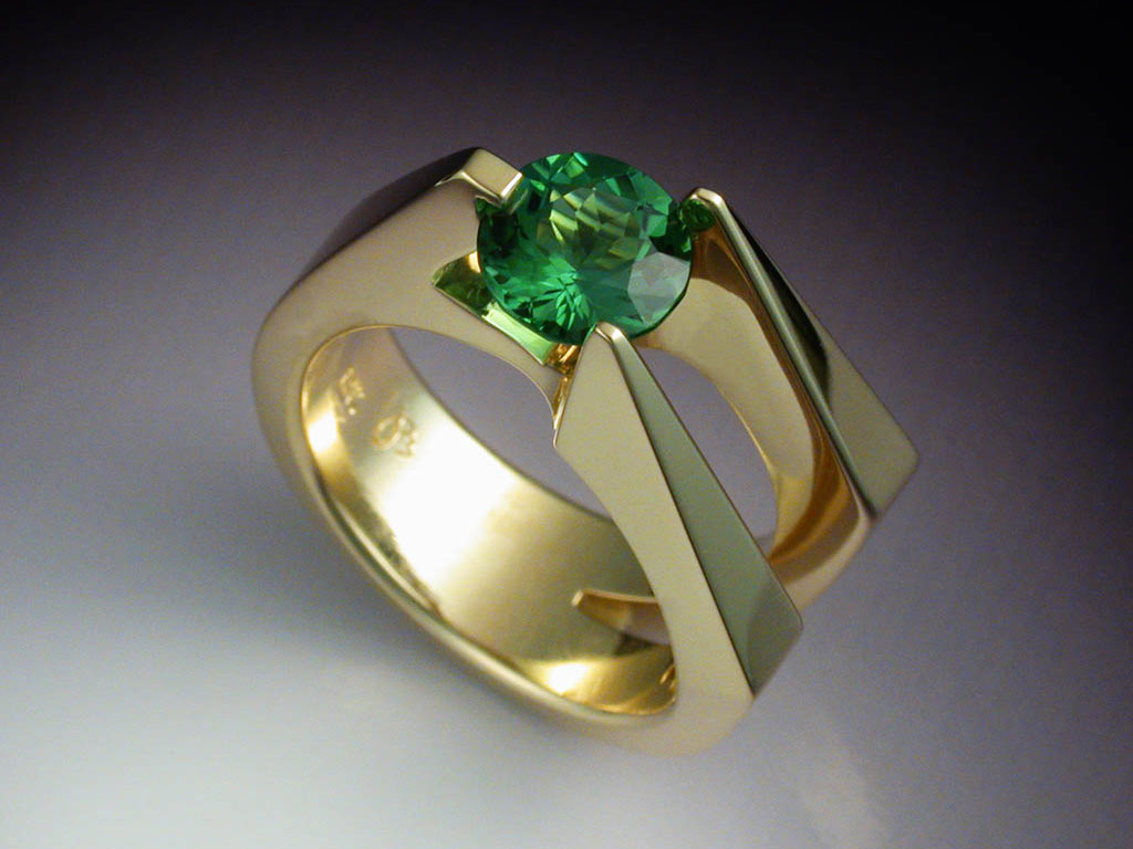 18k Gold Extraordinary Green Tourmaline ring picture