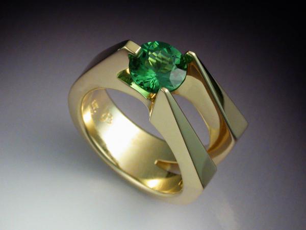 18k Gold Extraordinary Green Tourmaline ring picture