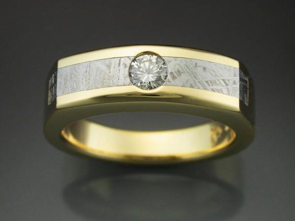 18k Gold woman's ring with Meteorite and Diamond picture