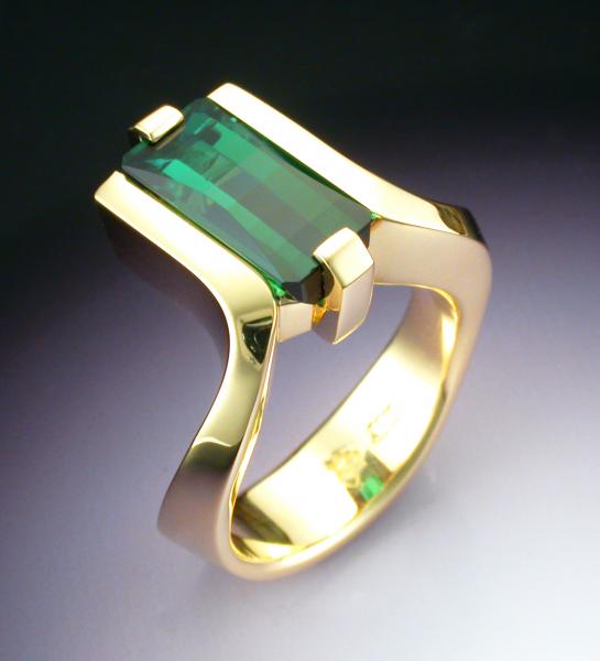 18k gold woman's ring with green Tourmaline picture