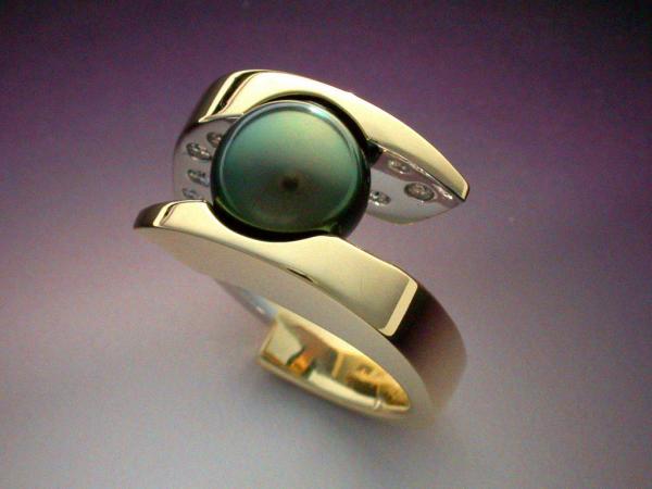 Tahitian Black Pearl and Diamond ring in 18k gold and platinum picture