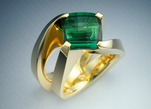 Stunning 18k gold Green Tourmaline ring picture