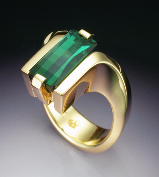 18k gold woman's ring with green Tourmaline picture