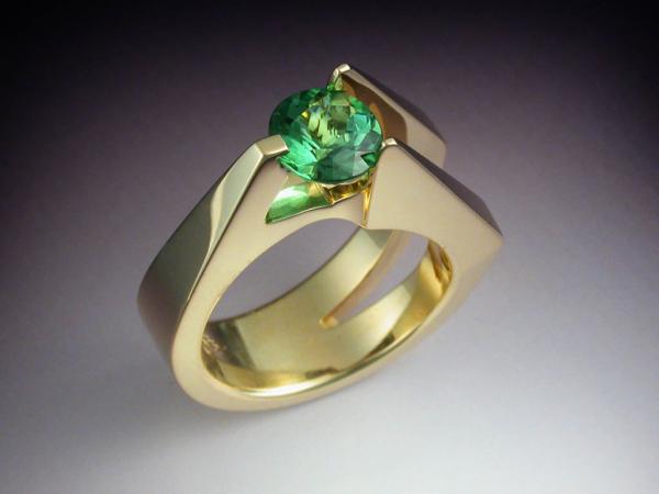 18k Gold Extraordinary Green Tourmaline ring