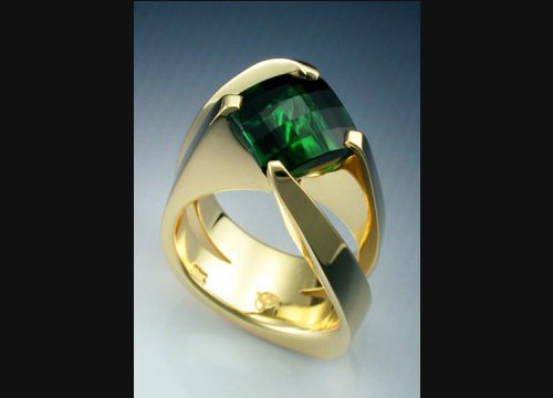 Stunning 18k gold Green Tourmaline ring picture