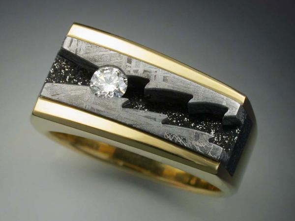 18k gold mans ring with Diamond and Meteorite