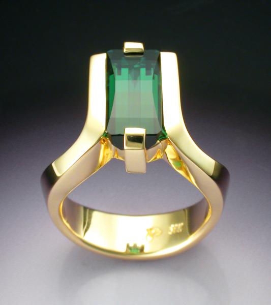 18k gold woman's ring with green Tourmaline picture